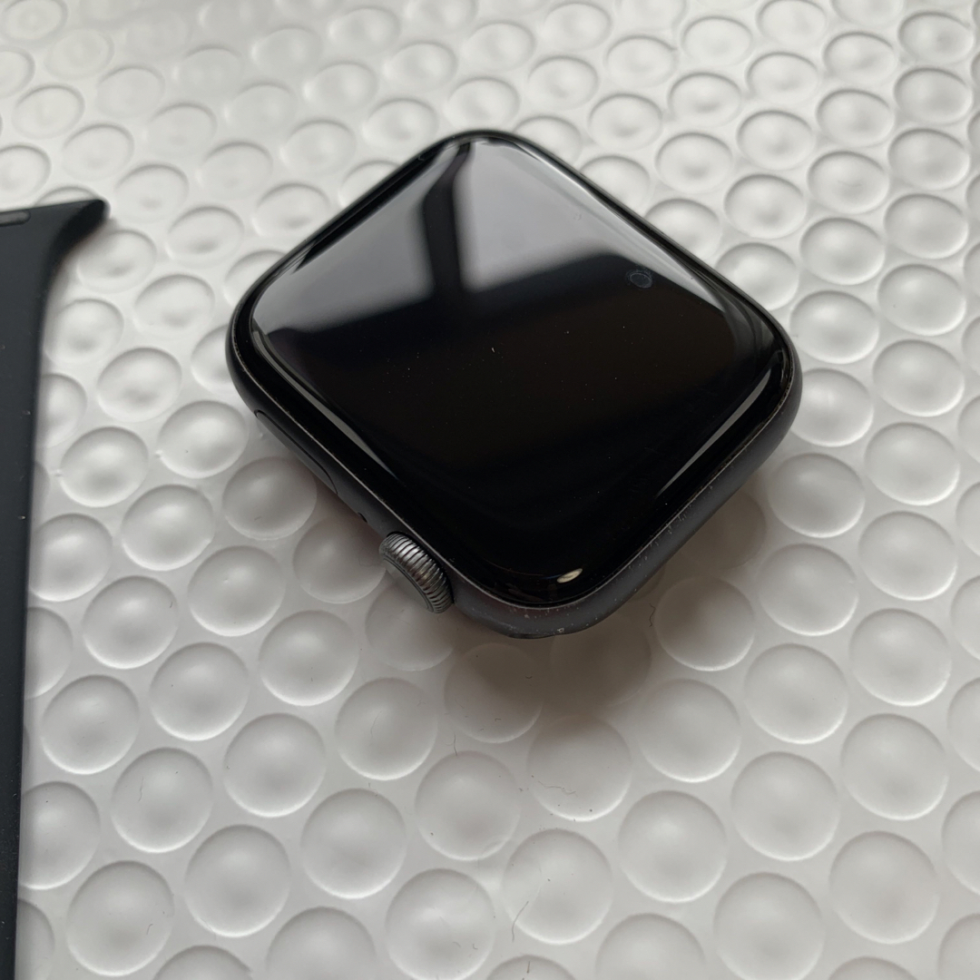 Apple Watch(アップルウォッチ)の92384 Apple Watch4 GPS ４４m ジャンク品 メンズの時計(腕時計(デジタル))の商品写真