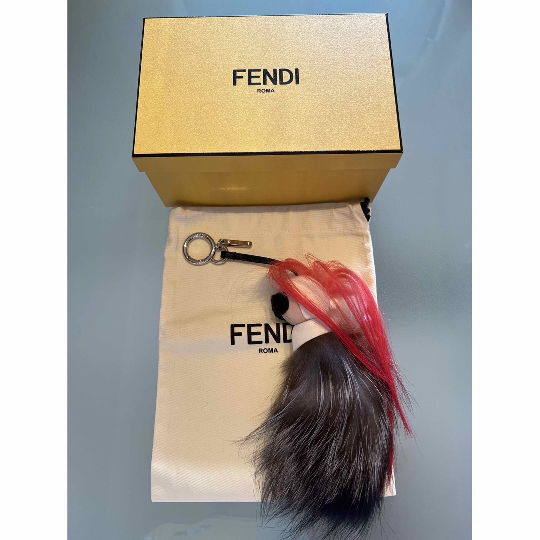 新品未使用　FENDI カールラガーフェルド　チャーム