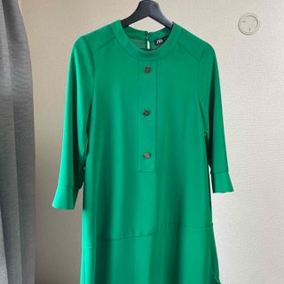 ザラ(ZARA)のZARA ワンピース　グリーン　XS(ひざ丈ワンピース)