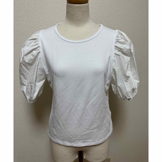 エイチアンドエム(H&M)のH&M 白Tシャツ　袖ふんわり(Tシャツ(半袖/袖なし))