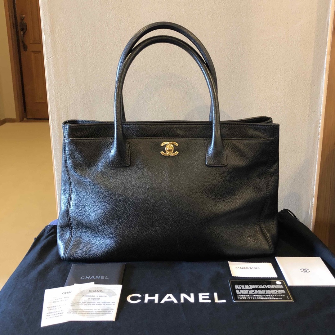 バッグCHANEL シャネル　エグゼクティブトート　牛革　イタリア製　ゴールド金具