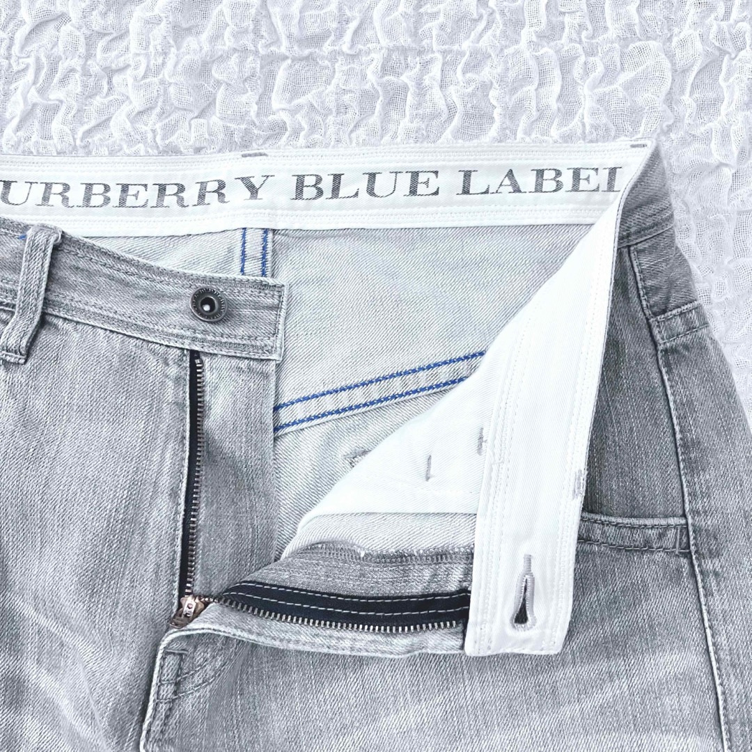 BURBERRY BLUE LABEL(バーバリーブルーレーベル)のMiyuさん専用BURBERRY パーバリーデニムパンツ　グレー　サイズM メンズのパンツ(デニム/ジーンズ)の商品写真