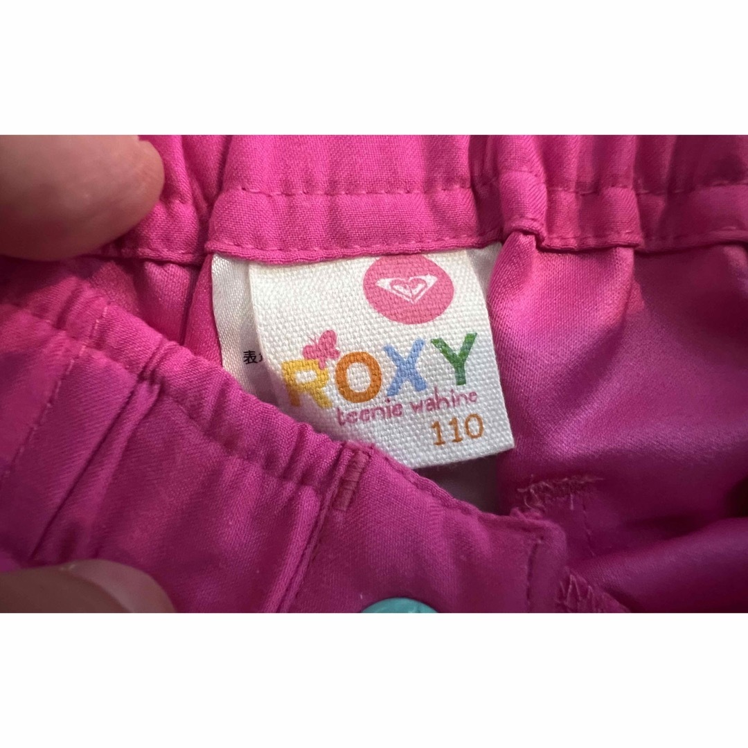 Roxy(ロキシー)のキッズスイムセット(ラッシュガード、スイムパンツ、キャップ、スイムバッグ) キッズ/ベビー/マタニティのキッズ/ベビー/マタニティ その他(その他)の商品写真