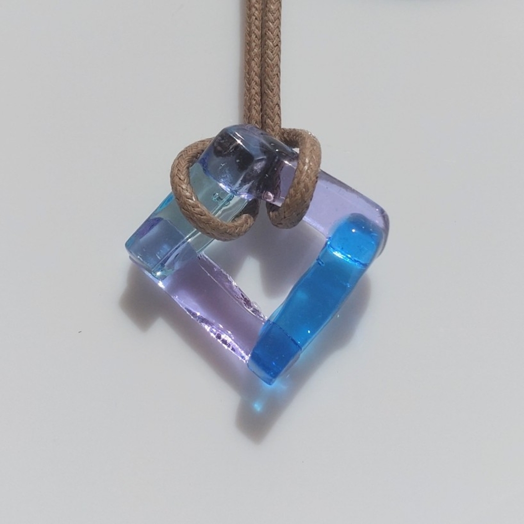 ガラス ドロップス ネックレス ペンダント パープル ブルー クリア しかく ハンドメイドのアクセサリー(ネックレス)の商品写真