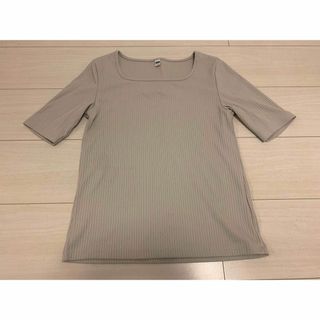 ユニクロ(UNIQLO)のユニクロ　トップス　Sサイズ　ベージュ(カットソー(半袖/袖なし))