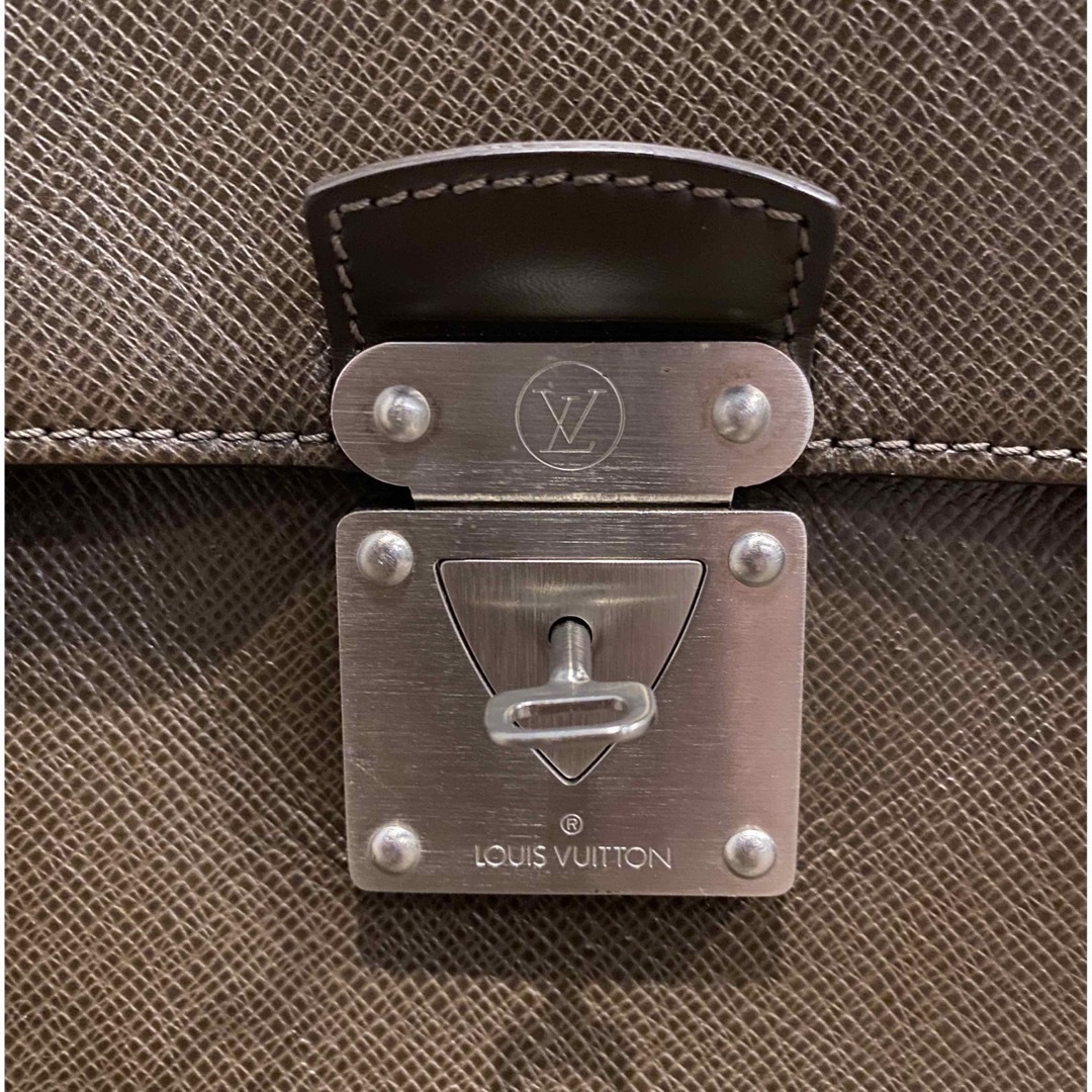 LOUIS VUITTON(ルイヴィトン)のルイヴィトン　ビジネスバッグ　タイガ ロブスト2 メンズのバッグ(ビジネスバッグ)の商品写真