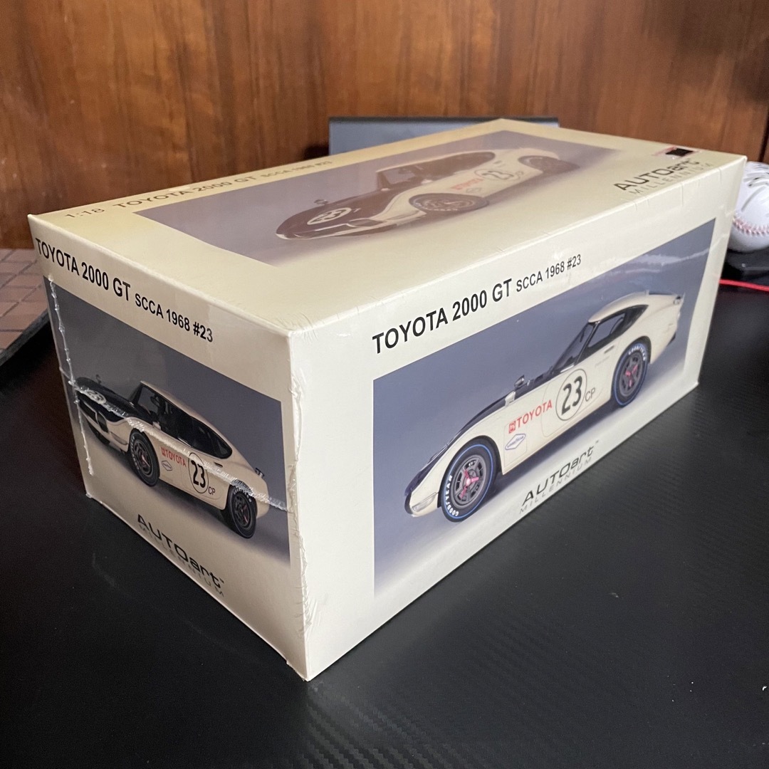 絶版 新品未開封 オートアート1/18 トヨタ2000GT SCCA 1968