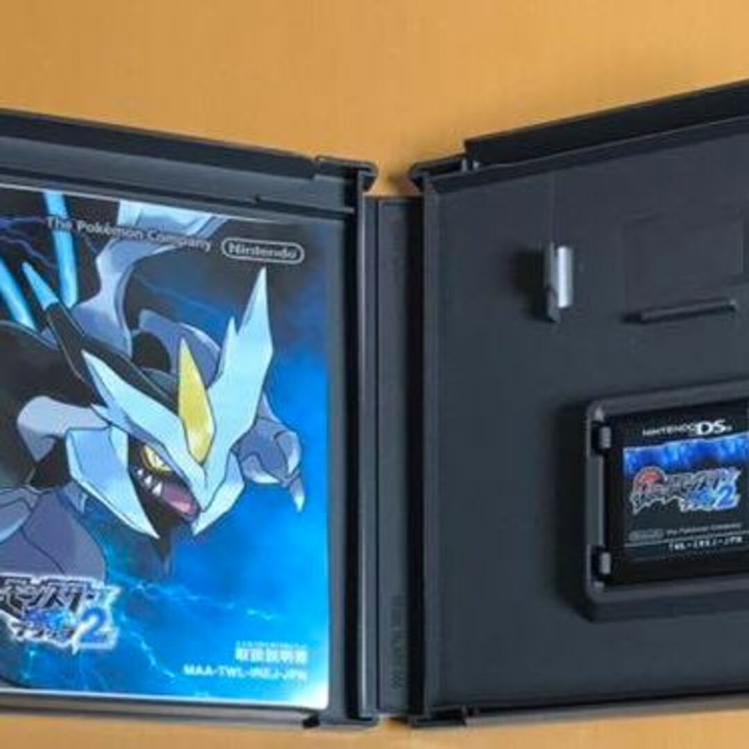 ニンテンドーDS(ニンテンドーDS)のポケットモンスター ブラック2 ニンテンドー DS ポケモン BLACK エンタメ/ホビーのゲームソフト/ゲーム機本体(携帯用ゲームソフト)の商品写真