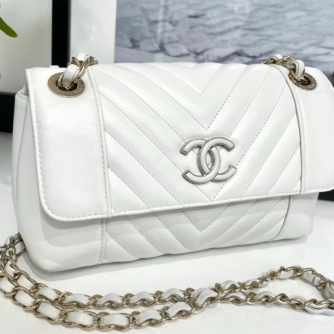 超希少✨CHANEL マトラッセ　チェーンショルダー　ターンロック　ホワイト