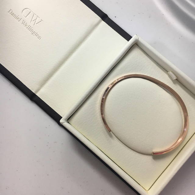 Daniel Wellington(ダニエルウェリントン)の‼︎売り切り‼︎  Daniel Wellington☆バングル large レディースのアクセサリー(ブレスレット/バングル)の商品写真