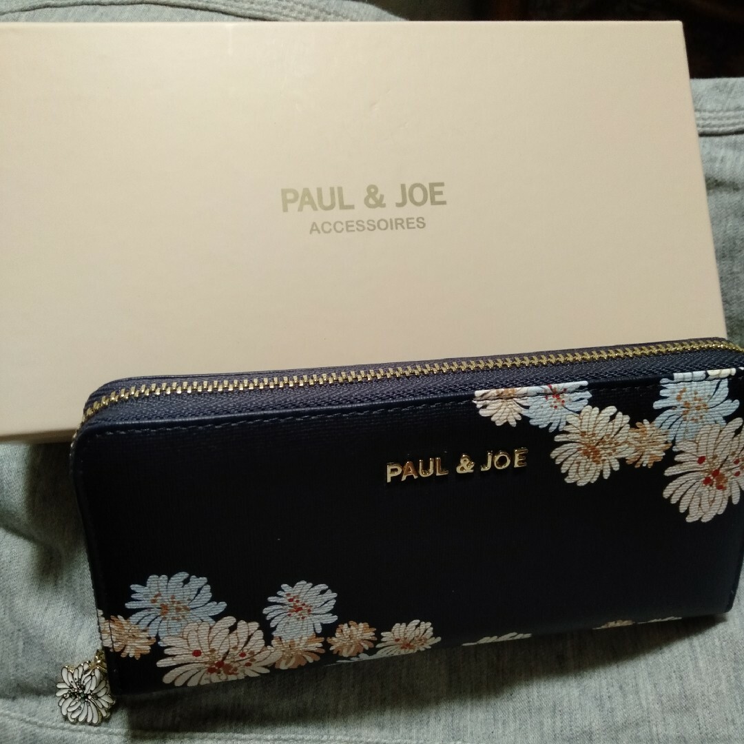 PAUL & JOE(ポールアンドジョー)のポール&ジョーアクセソワ 長財布 クリザンテーム 花柄 ネイビー 紺色 レディースのファッション小物(財布)の商品写真