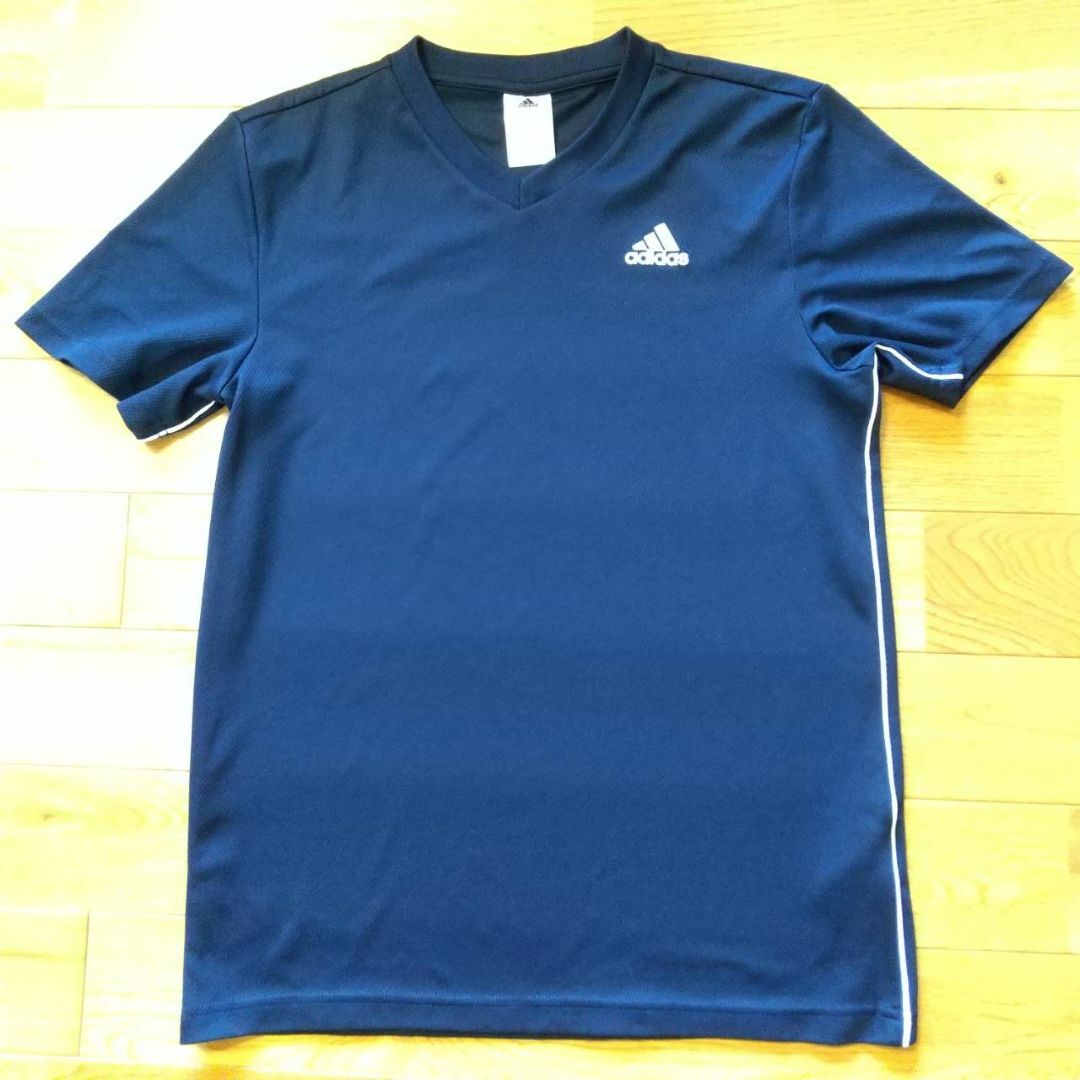 adidas(アディダス)のアディダス 半袖 Vネックシャツ スポーツ トレーニング　紺 メンズのトップス(Tシャツ/カットソー(半袖/袖なし))の商品写真