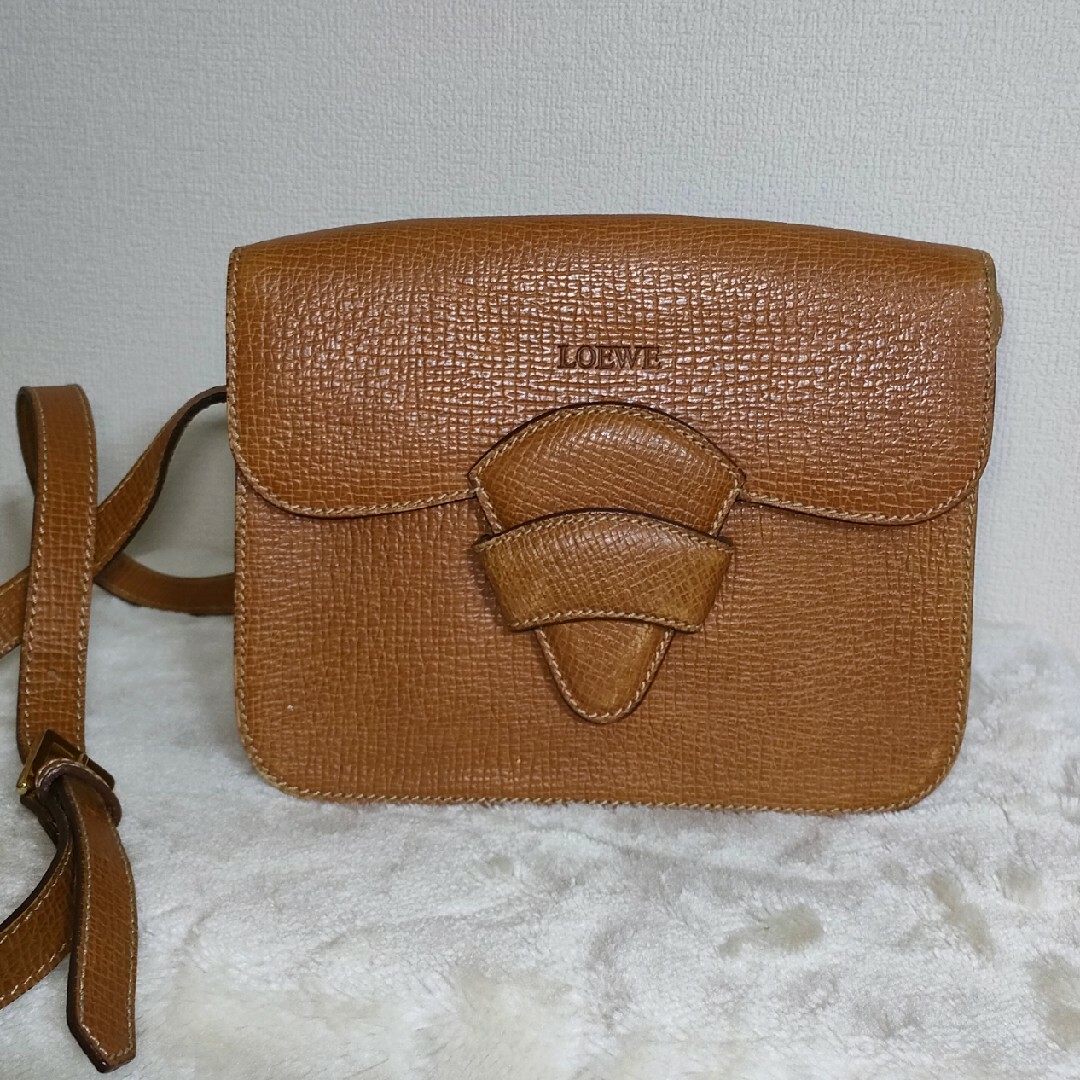 ショルダーバッグ　LOEWE