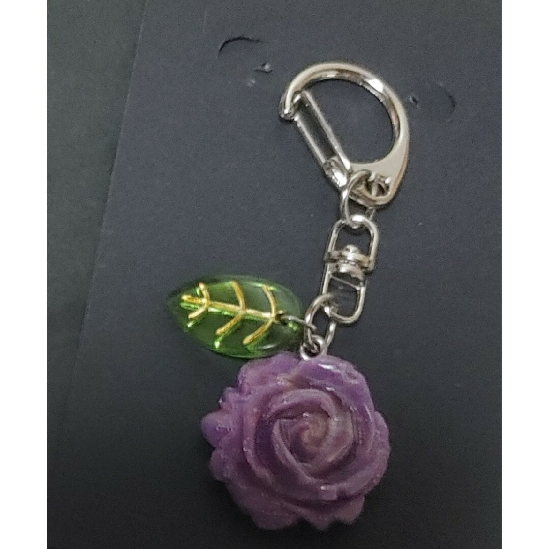 【ハンドメイド】紫薔薇 バッグチャーム ハンドメイドのファッション小物(バッグチャーム)の商品写真