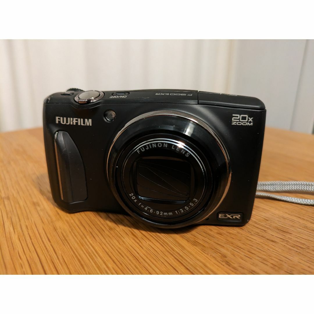 コンパクトデジタルカメラFUJIFILM FinePix F900EXR　充電器・SDカード・ケース付き