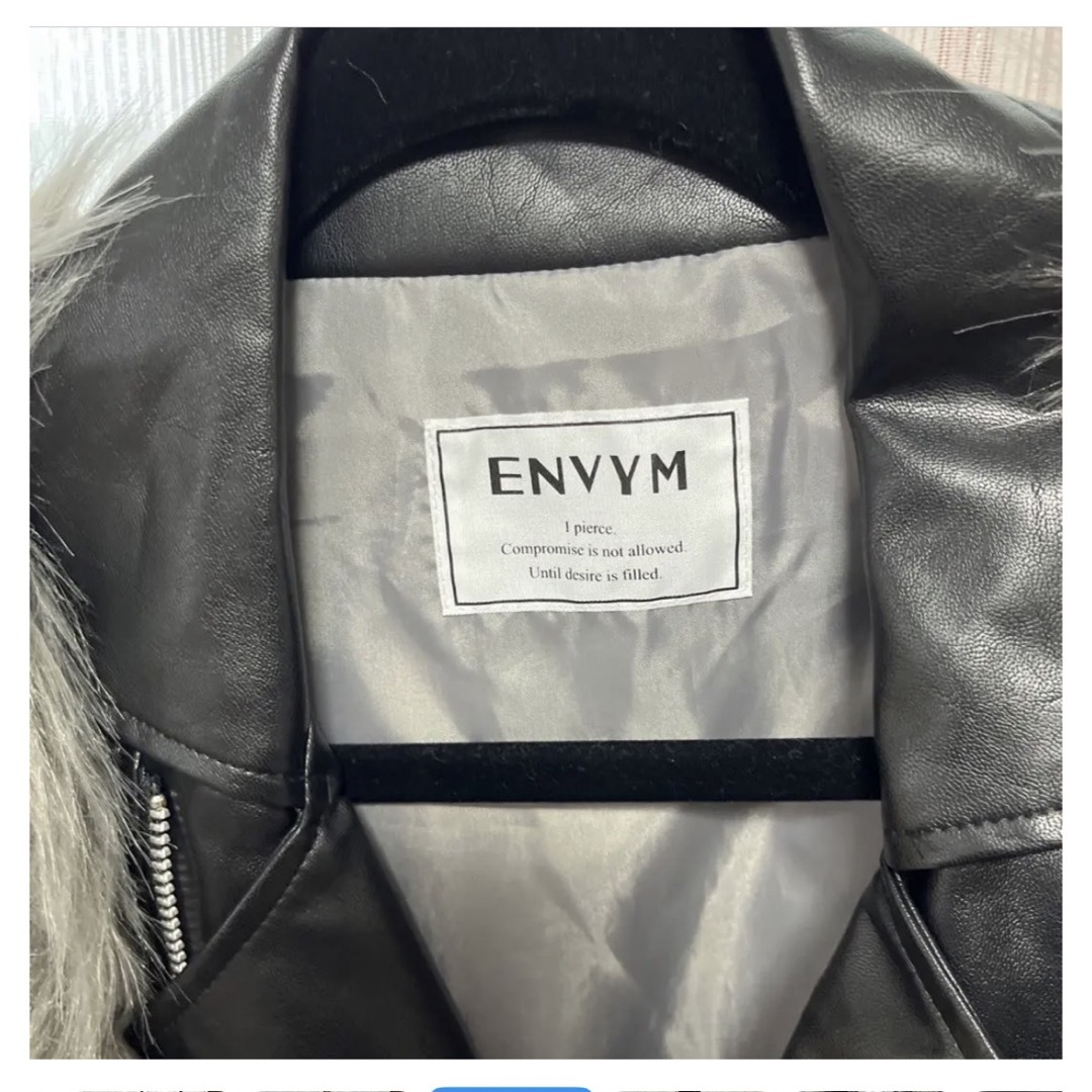 ENVYM(アンビー)のENVYM アウター レディースのジャケット/アウター(毛皮/ファーコート)の商品写真