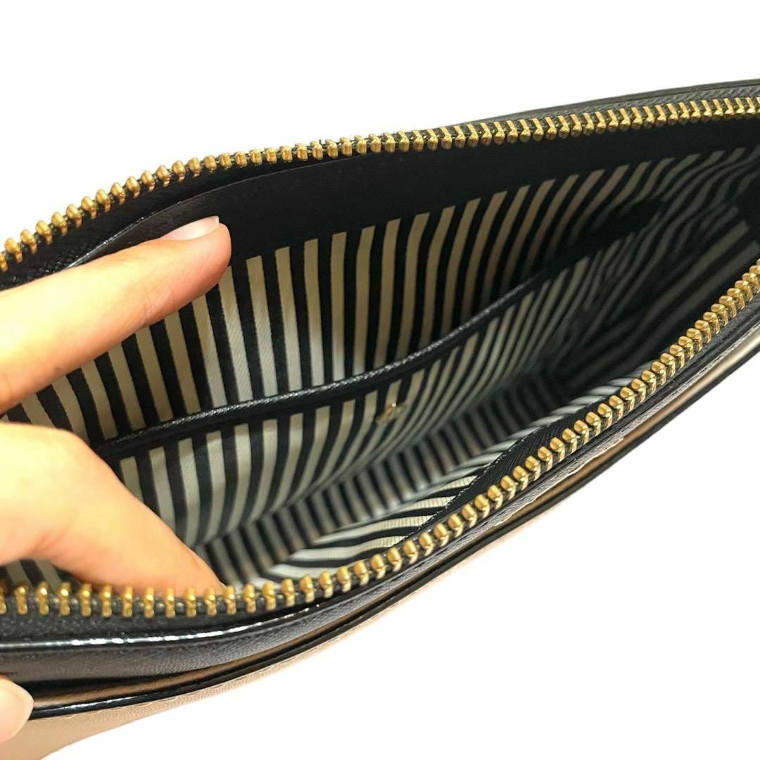 kate spade クラッチバッグ PXRU7507 ライトベージュ/ブラック kate spade クラッチバッグ PXRU7507 ライトベージュ/ブラック