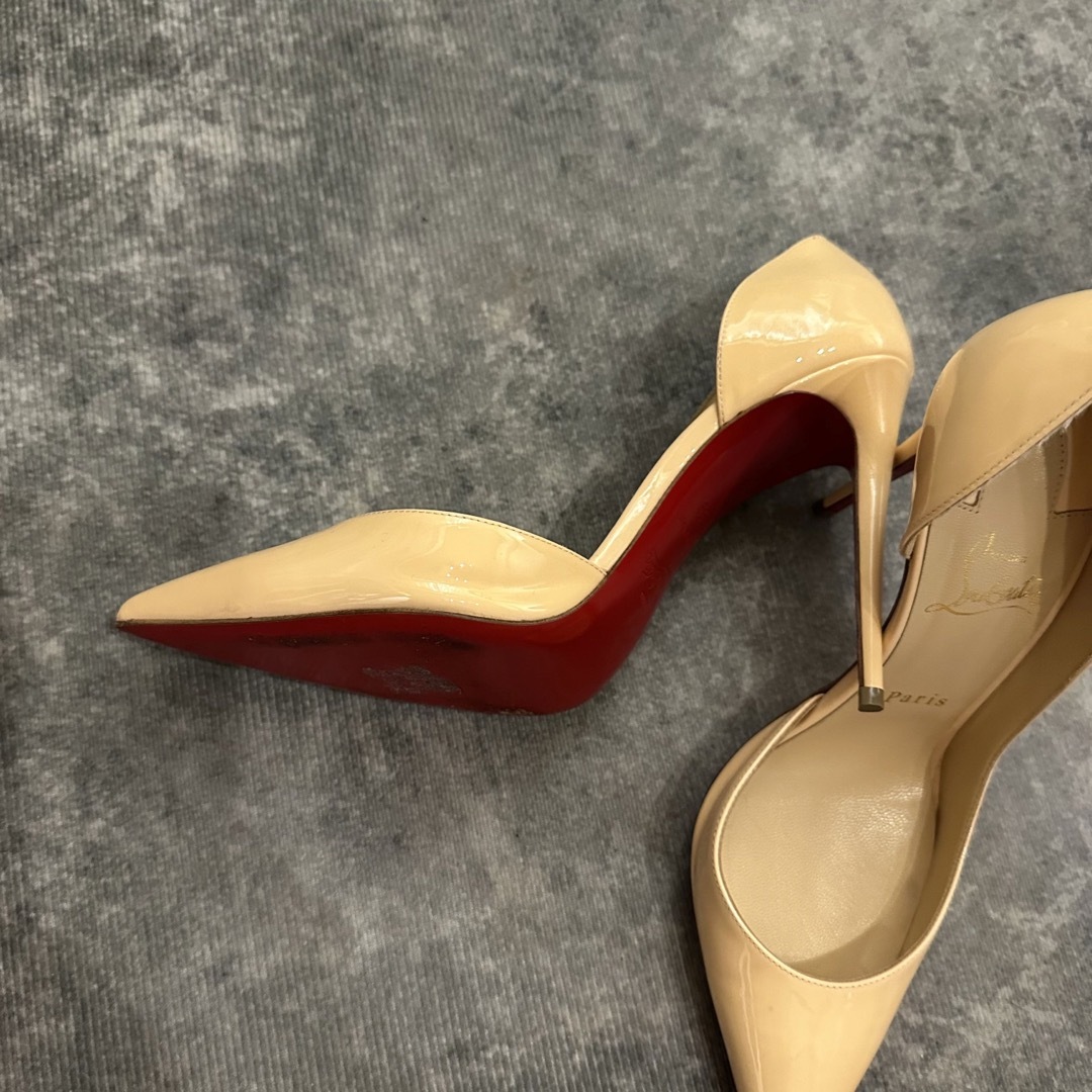 Christian louboutin パンプス　ヒール　ベージュ　ピンヒール