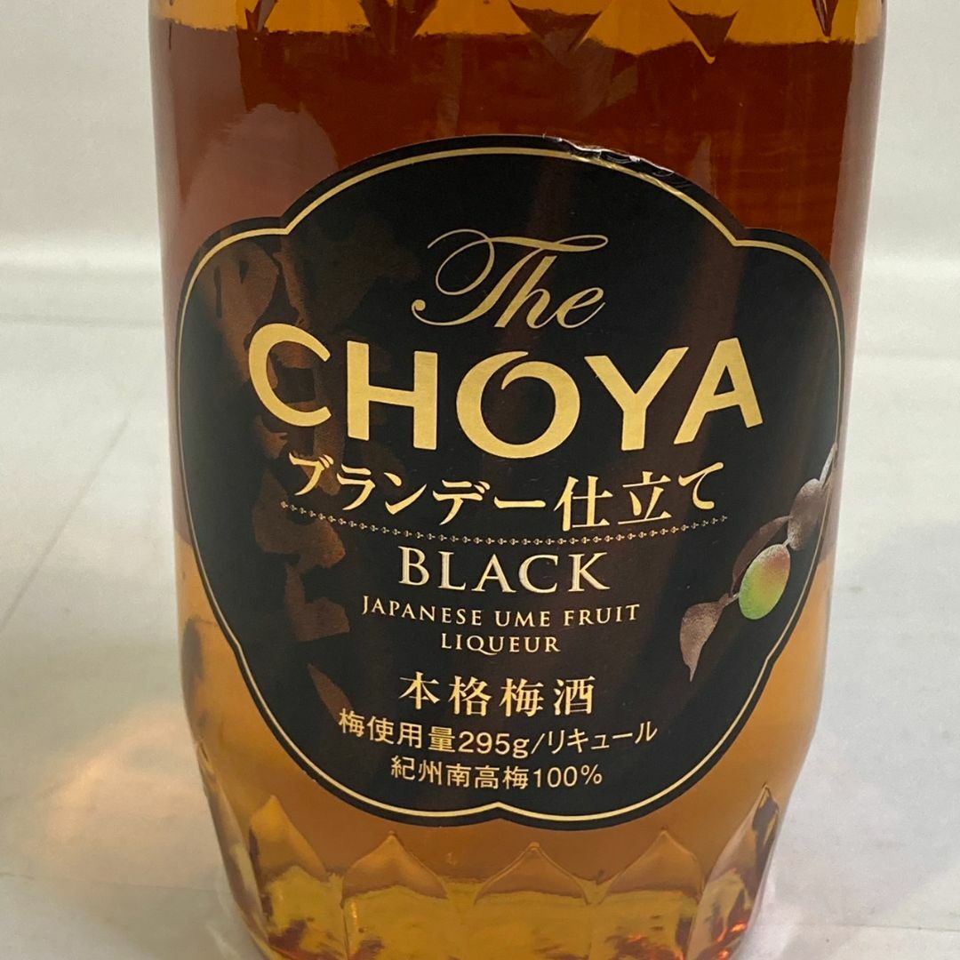 チョーヤ梅酒(チョーヤウメシュ)の未開栓 CYOYA BLACK チョーヤブラック ブランデー仕立て 700ml 食品/飲料/酒の酒(リキュール/果実酒)の商品写真