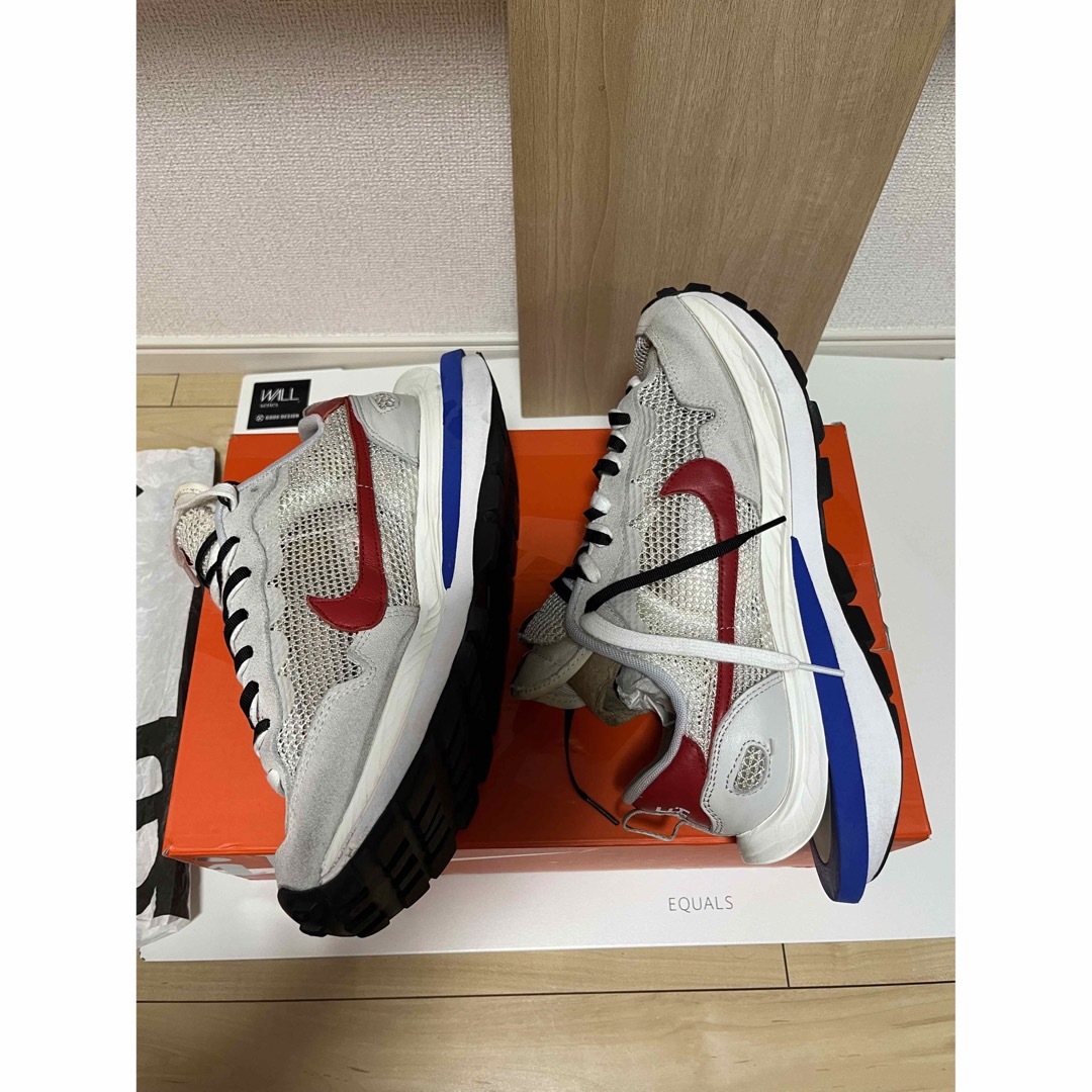 sacai(サカイ)のNIKE sacai ヴェイパーワッフル　ロイヤルフクシア27.0 waffle メンズの靴/シューズ(スニーカー)の商品写真