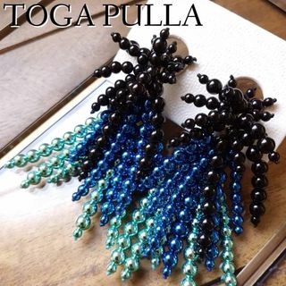 TOGA PULLA - 美品 TOGA PULLA ビーズイヤリング スウィング ブルー