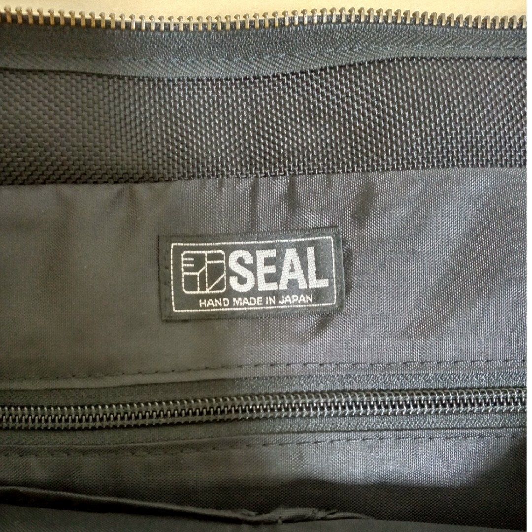 SEAL (シール)のSEAL トートバッグ　タイヤチューブ✕レザー メンズのバッグ(トートバッグ)の商品写真