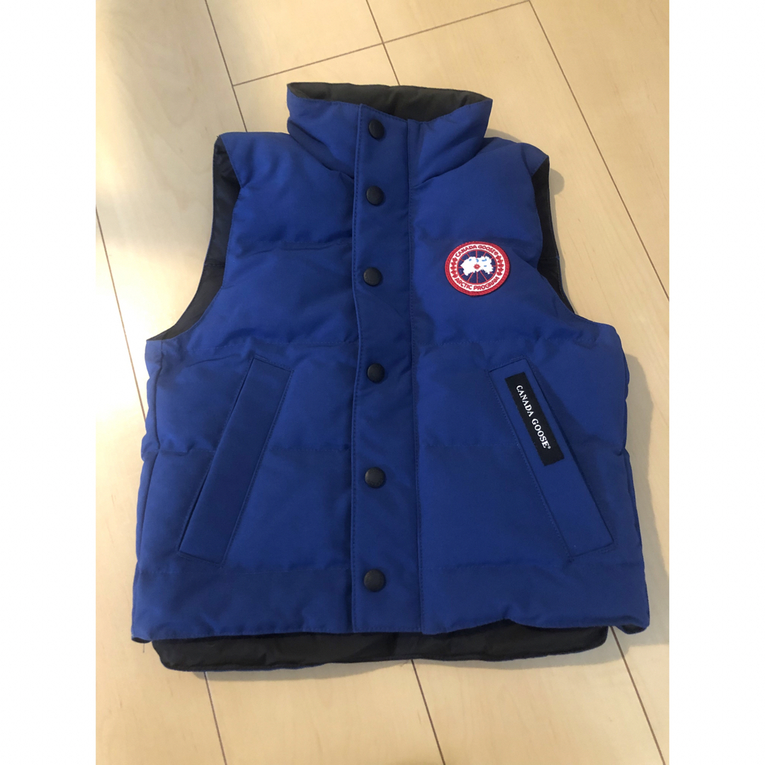 CANADA GOOSE(カナダグース)のカナダグース　キッズ　ベスト キッズ/ベビー/マタニティのキッズ服男の子用(90cm~)(ジャケット/上着)の商品写真