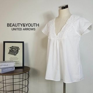 ビューティアンドユースユナイテッドアローズ(BEAUTY&YOUTH UNITED ARROWS)のユナイテッドアローズBYレースVネックプルオーバー白Fふんわりトップス(シャツ/ブラウス(半袖/袖なし))