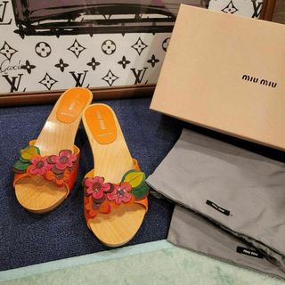 新品未使用！送料込み★MiuMiu★ラバー フラットフォーム サンダル