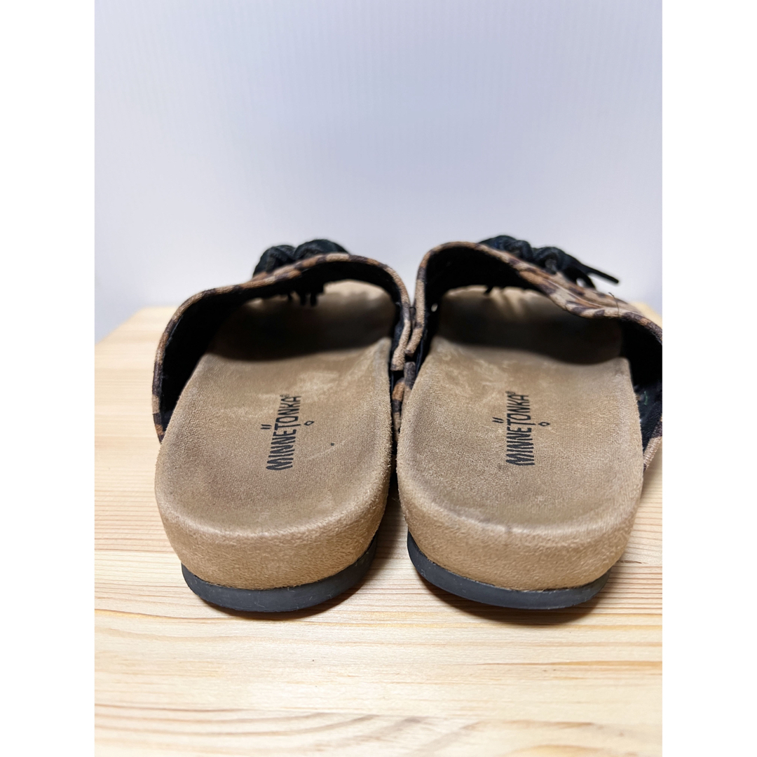 Minnetonka(ミネトンカ)の専用　MINNETONKA / タッセル フラットサンダル 22.5 レディースの靴/シューズ(サンダル)の商品写真