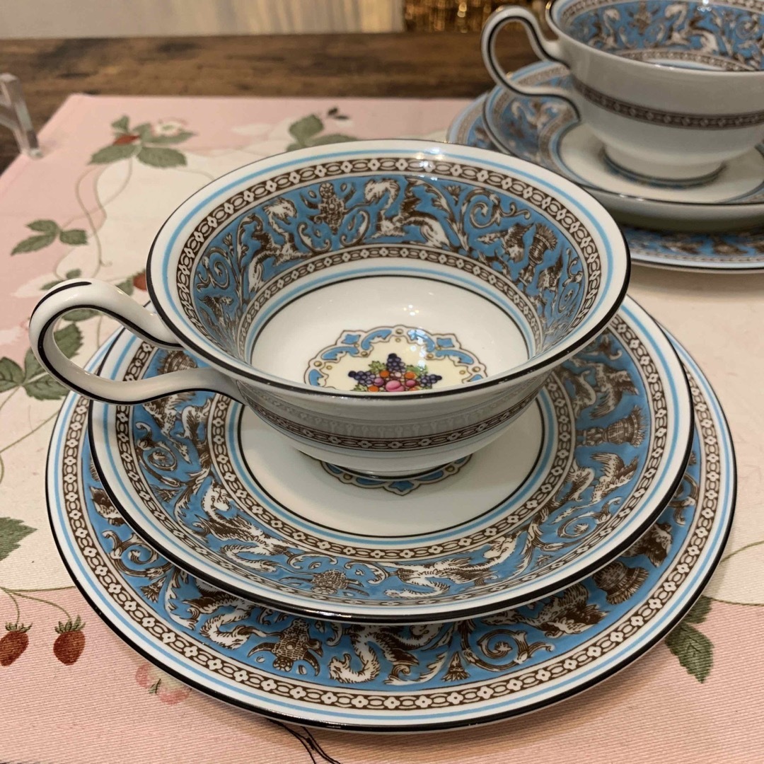 WEDGWOOD(ウェッジウッド)のウェッジウッド  フロレンティーン　ターコイズ　ティーカップ＆ソーサー　プレート インテリア/住まい/日用品のキッチン/食器(食器)の商品写真