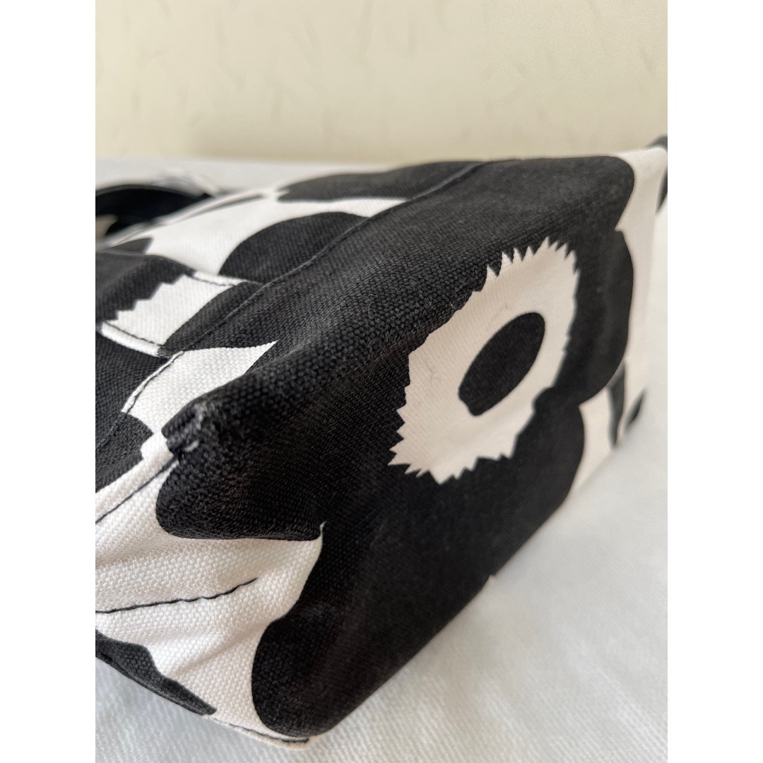 marimekko(マリメッコ)の[人気商品]可愛い♪マリメッコミニトートバックピエニウニッコ白x黒marimek レディースのバッグ(トートバッグ)の商品写真