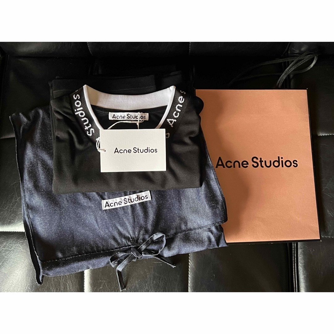 Acne Studios ロゴ Tシャツ