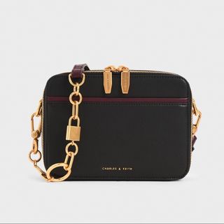 チャールズアンドキース(Charles and Keith)のロック&キーチェーン ハンドルバッグ　黒　ショルダー　チャールズアンドキース(ショルダーバッグ)