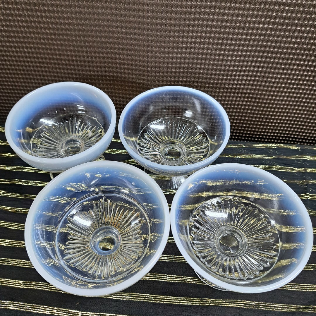 昭和レトロ　氷コップ　　乳白色４個セット エンタメ/ホビーの美術品/アンティーク(ガラス)の商品写真