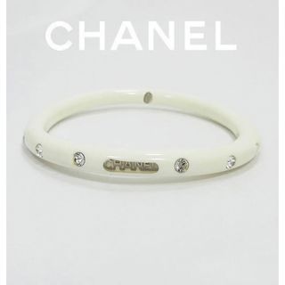 シャネル(CHANEL)のCHANEL シャネル　バングル ロゴ ラインストーン プラスチック (ブレスレット/バングル)