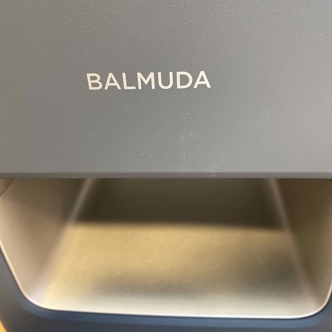 BALMUDA(バルミューダ)のBALMUDA The Pure タワー型空気清浄機 ダークグレー A01A-G スマホ/家電/カメラの生活家電(空気清浄器)の商品写真