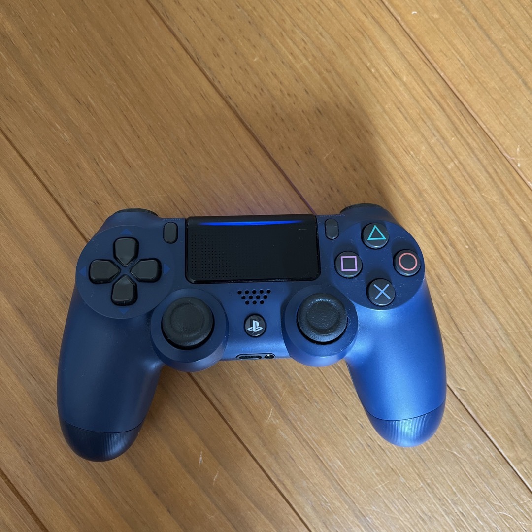 SONY(ソニー)のプレステ4コントローラー エンタメ/ホビーのゲームソフト/ゲーム機本体(その他)の商品写真