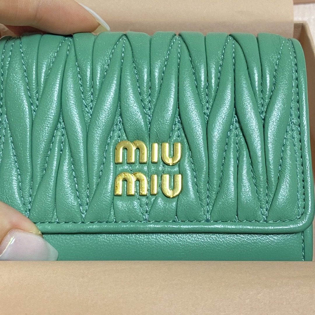 miumiu(ミュウミュウ)のMIUMIU カードケース／名刺入れ／財布 レディースのファッション小物(名刺入れ/定期入れ)の商品写真