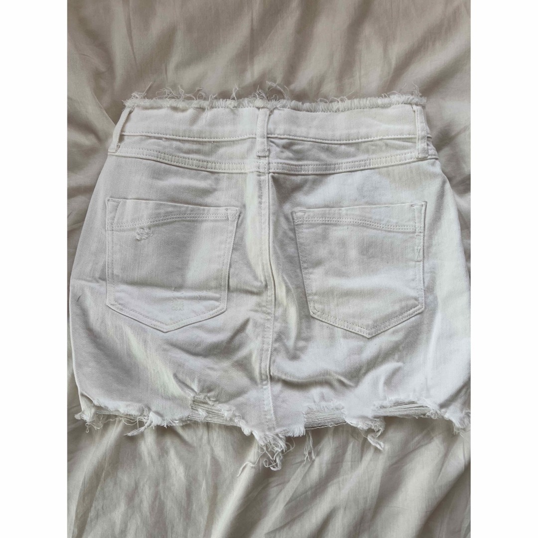 EXPRESS(エクスプレス)のEXPRESS ホワイトデニムミニスカート size: 00 レディースのスカート(ミニスカート)の商品写真