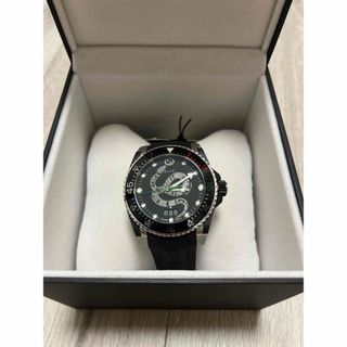 Gucci - GUCCI グッチ スネーク ダイバーズウォッチ 腕時計 YA136323
