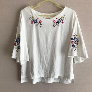 ハニーズ(HONEYS)の◎お花刺繍◎ Tシャツ 【A】 ホワイト(Tシャツ(半袖/袖なし))