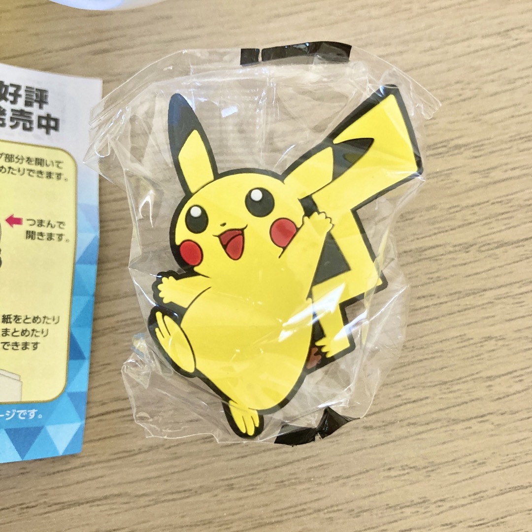 【2個セット】ポケモン くら寿司 ラバークリップ ピカチュウ スタンプ ニャオハ エンタメ/ホビーのおもちゃ/ぬいぐるみ(キャラクターグッズ)の商品写真