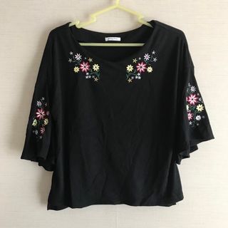 ハニーズ(HONEYS)の◎お花刺繍◎ Tシャツ 【A】 ブラック(Tシャツ(半袖/袖なし))