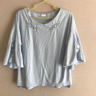 ハニーズ(HONEYS)の◎お花刺繍◎ Tシャツ 【A】 サックスブルー(Tシャツ(半袖/袖なし))