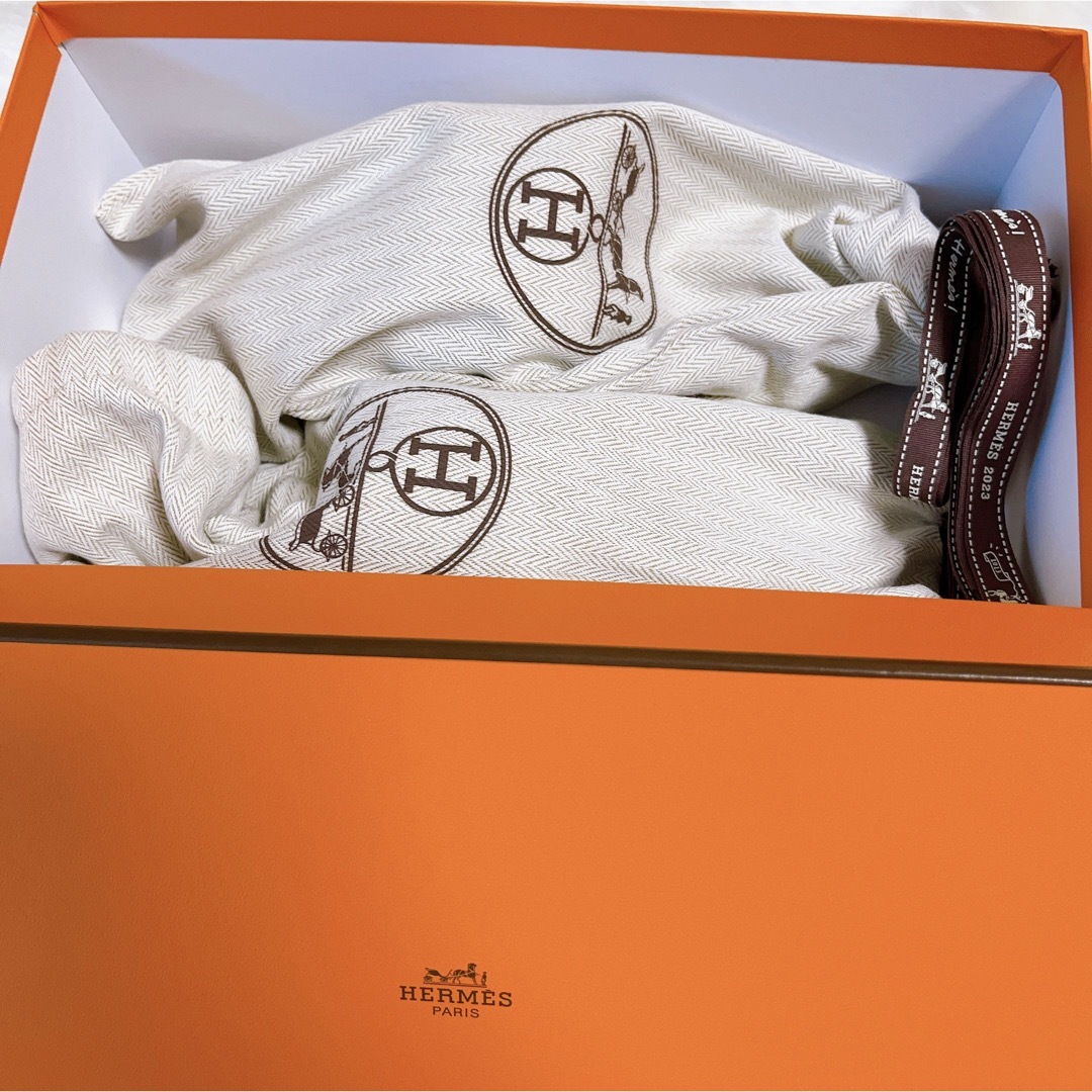 Hermes(エルメス)のHERMES エジェリ 37 青 サンダル 新品未使用 レディースの靴/シューズ(サンダル)の商品写真