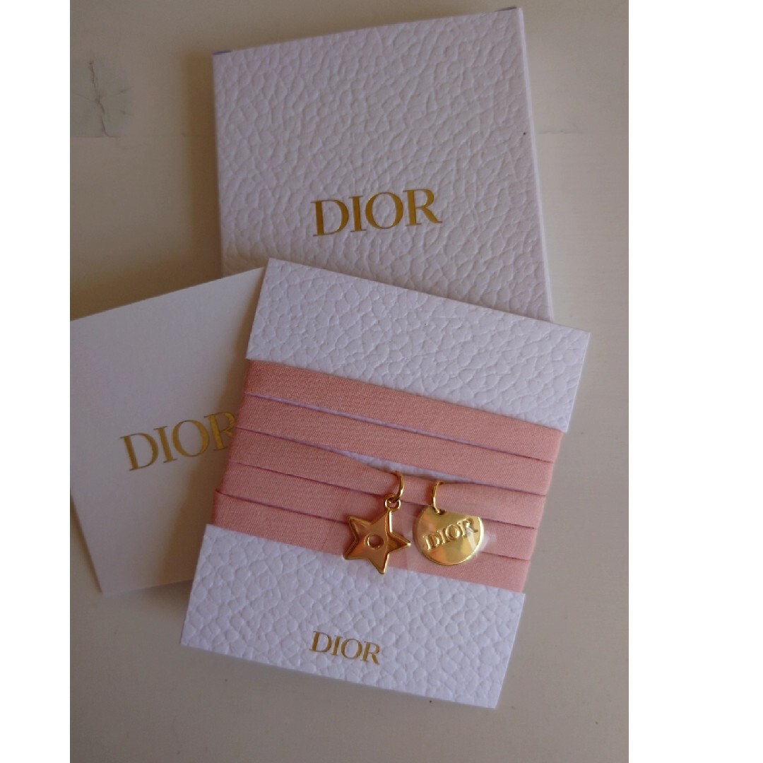Christian Dior(クリスチャンディオール)のDIOR ノベルティ チャーム ブレスレット エンタメ/ホビーのコレクション(ノベルティグッズ)の商品写真