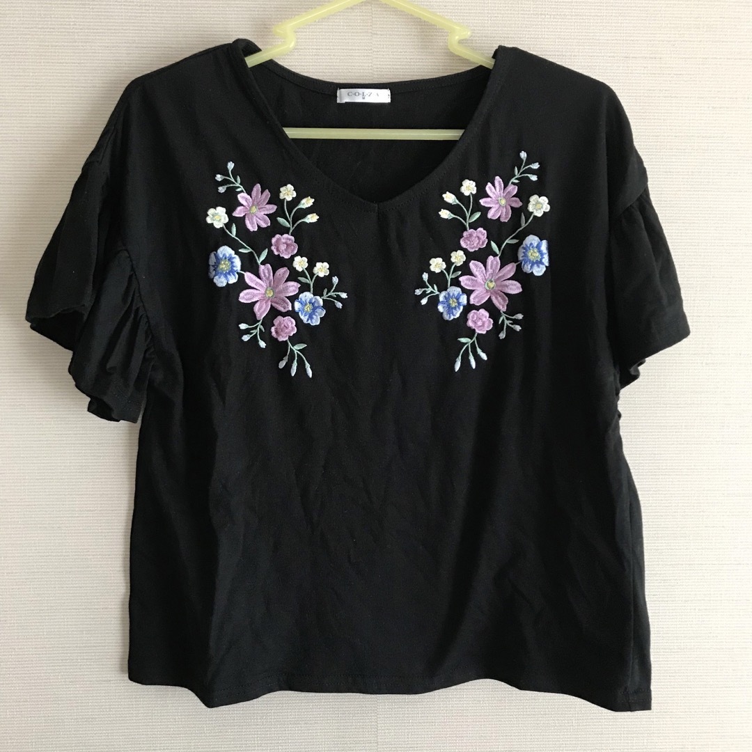 HONEYS(ハニーズ)の◎お花刺繍◎ Tシャツ 【B】 ブラック レディースのトップス(Tシャツ(半袖/袖なし))の商品写真