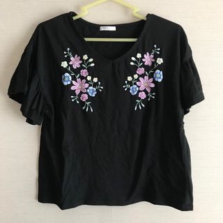 ハニーズ(HONEYS)の◎お花刺繍◎ Tシャツ 【B】 ブラック(Tシャツ(半袖/袖なし))