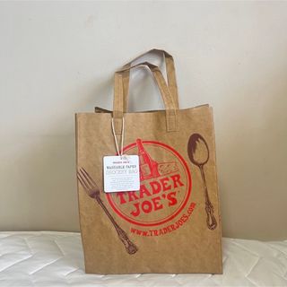 ディーンアンドデルーカ(DEAN & DELUCA)の新品タグ付き　Trader Joe's トレジョ ウォッシャブル ペーパーバック(トートバッグ)